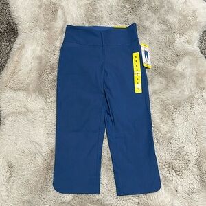 NWT SC&Co 360° tummy control capris size 6